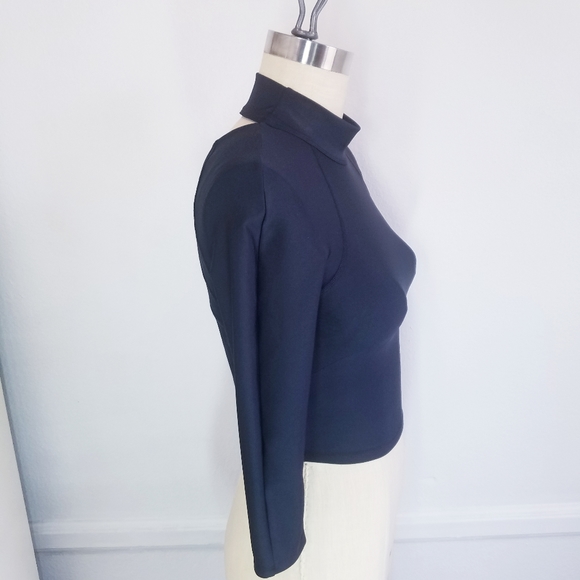 Alo Yoga | Black Crop Performance wears XS - Picture 13 of 13